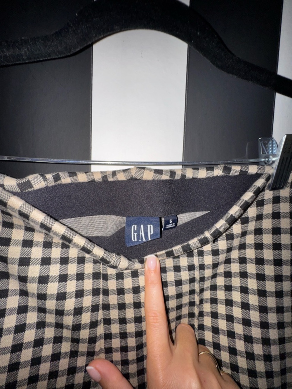 GAP Black & Cream Checked Cropped Pants - Picture 2 of 2